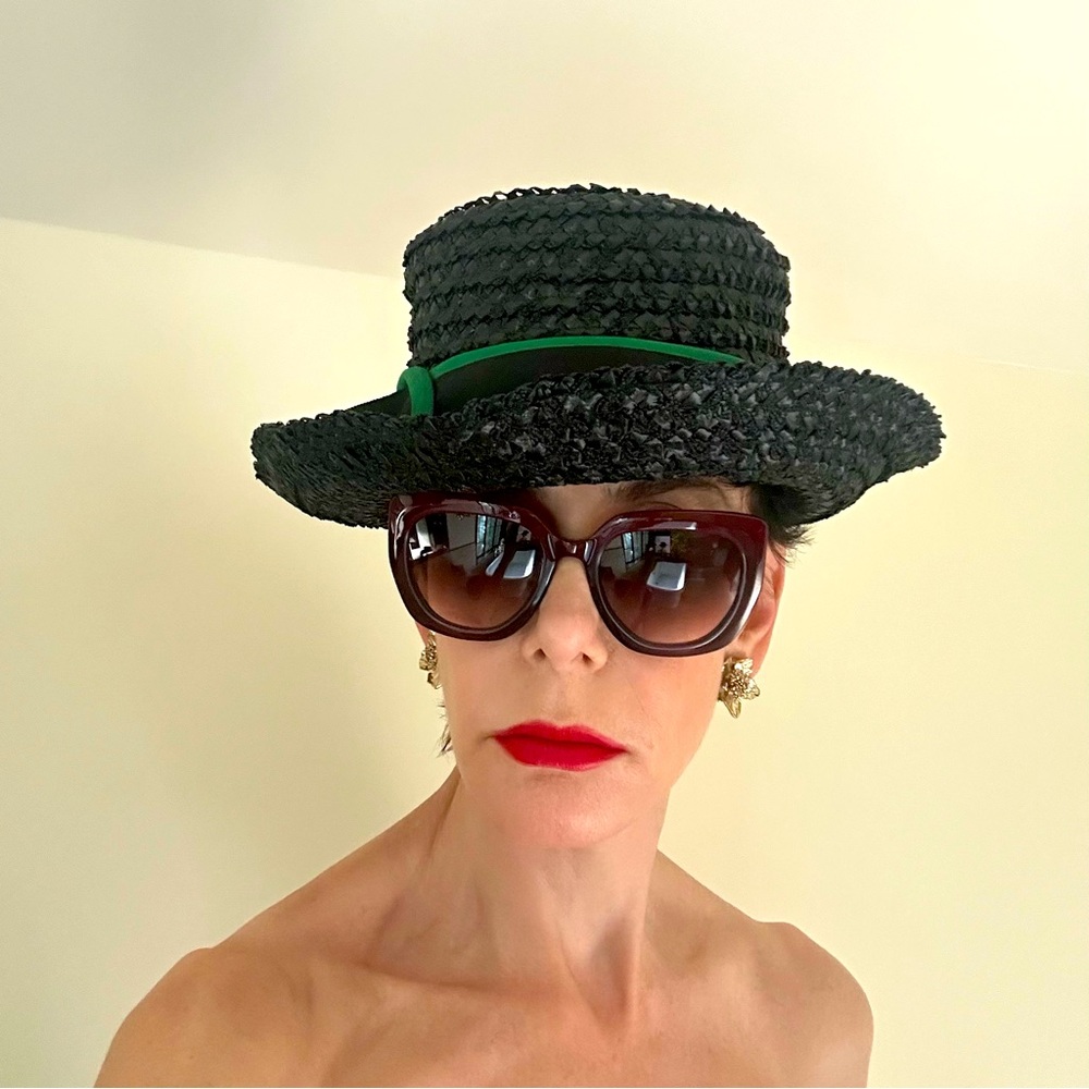Vtg Toni Leslie Black Straw Hat with Green Accent